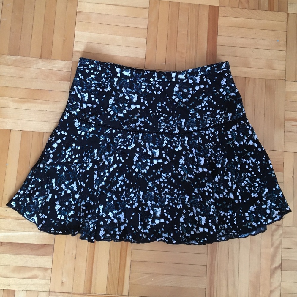 Aritzia Summer Best Flower Pattern Mini Skirt